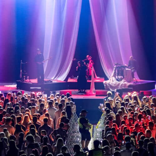 Tapahtumaesitys Satama Areenan esiintymislavalla